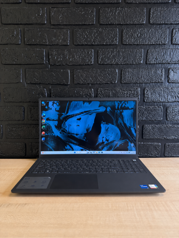 DELL INSPIRON 15 3520 / i5-1235U / Intel Iris Xe / 16GB / SSD 256GB / 120Hz