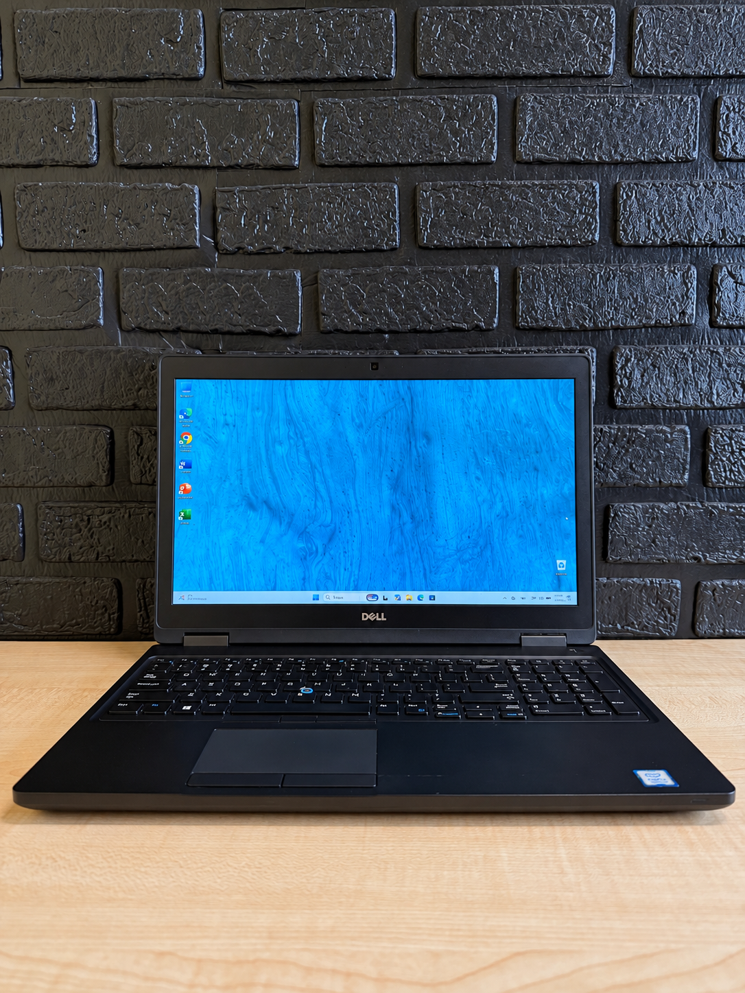 DELL LATITUDE 5590 / i5-8250U / Intel UHD / 8GB / SSD 256GB