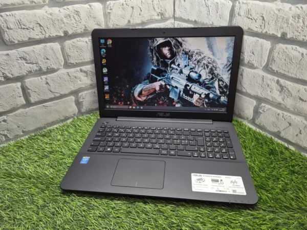 Asus R557L