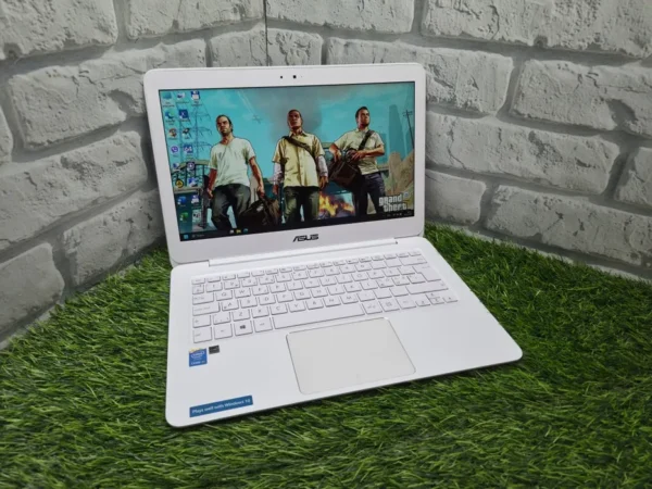 Asus ZenBook UX305F | Core M-5Y10C, 8GB RAM, SSD 256GB, Full HD — фото 2