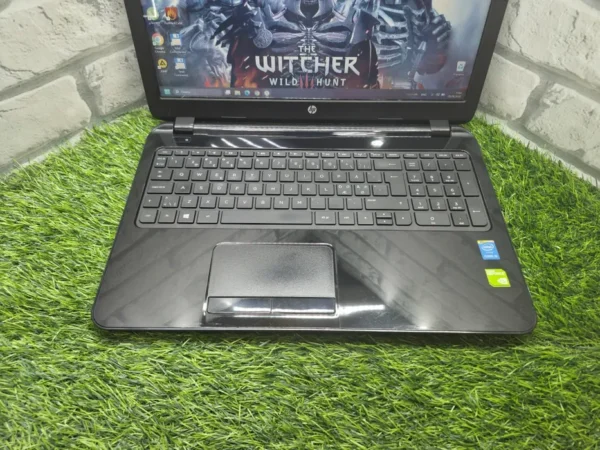 HP 15 — Intel Core i5-5200U, 16 ГБ, SSD 256 ГБ, GeForce 820M 2 ГБ — фото 3