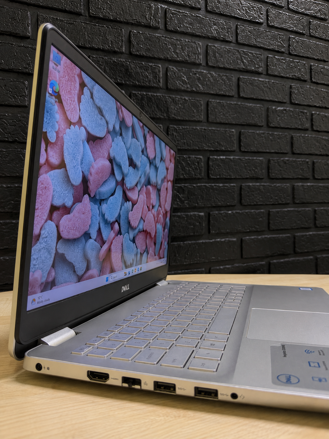 Dell Inspiron 5584 / i5-8265U / 8 GB / 256 GB / FullHD IPS - Зображення 4