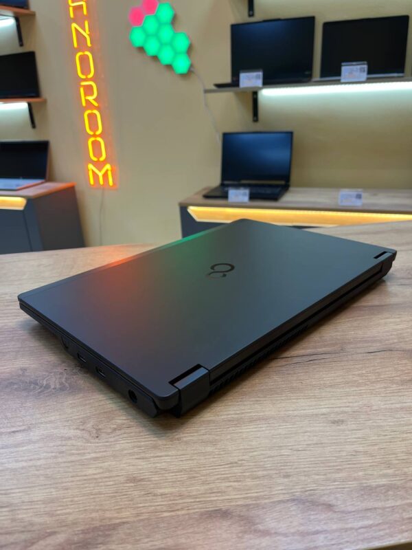 Бізнес ноутбук Fujitsu H780 (ТР)