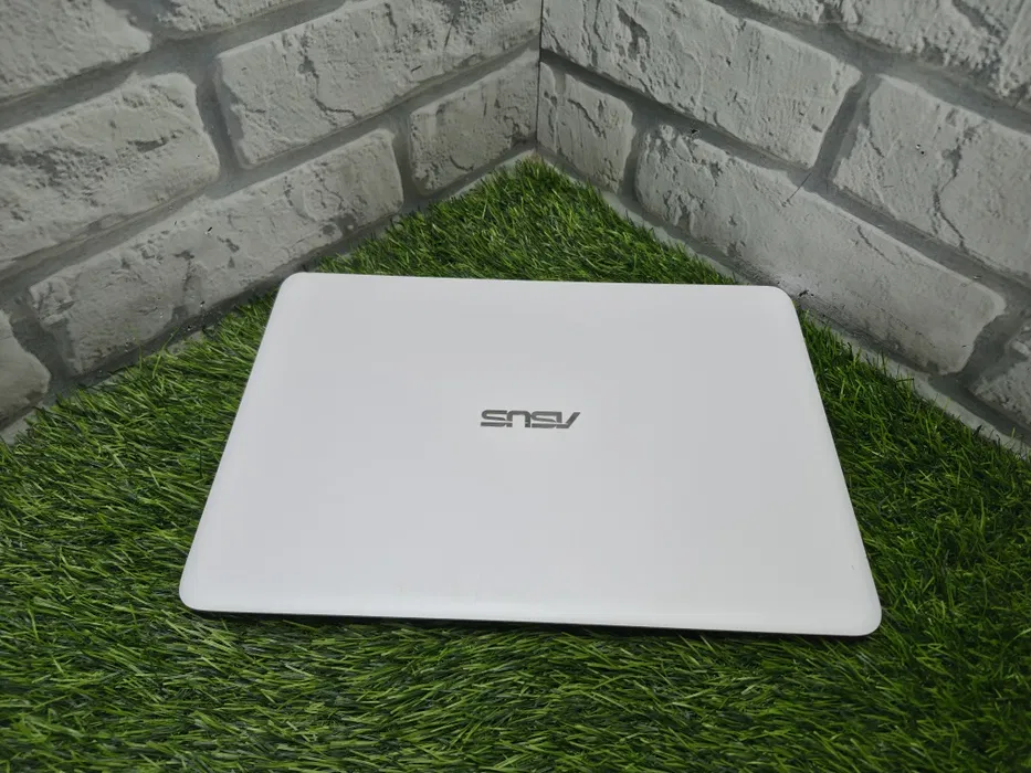 Asus ZenBook UX305F | Core M-5Y10C, 8GB RAM, SSD 256GB, Full HD — фото 5