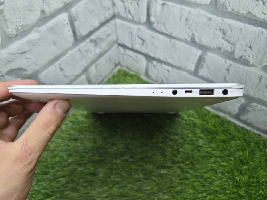 Asus ZenBook UX305F | Core M-5Y10C, 8GB RAM, SSD 256GB, Full HD — фото 7