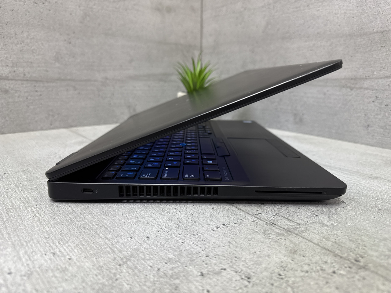 Dell Precision 3510 / i7-6700HQ / Radeon R9 M360 / 8GB / SSD 250GB — фото 6