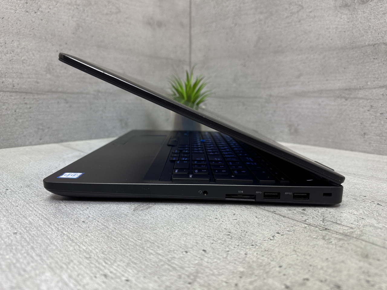 Dell Precision 3510 / i7-6700HQ / Radeon R9 M360 / 8GB / SSD 250GB — фото 7