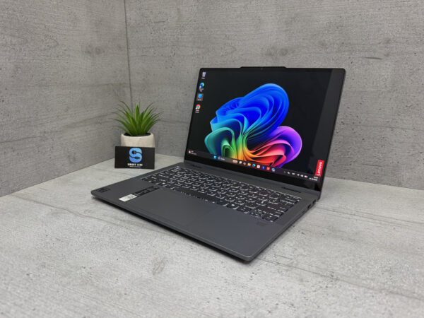 Lenovo IdeaPad 5 14Q8X9 / Snapdragon X Plus X1P-42-100 / Adreno X1-45 / 16GB / SSD 256GB