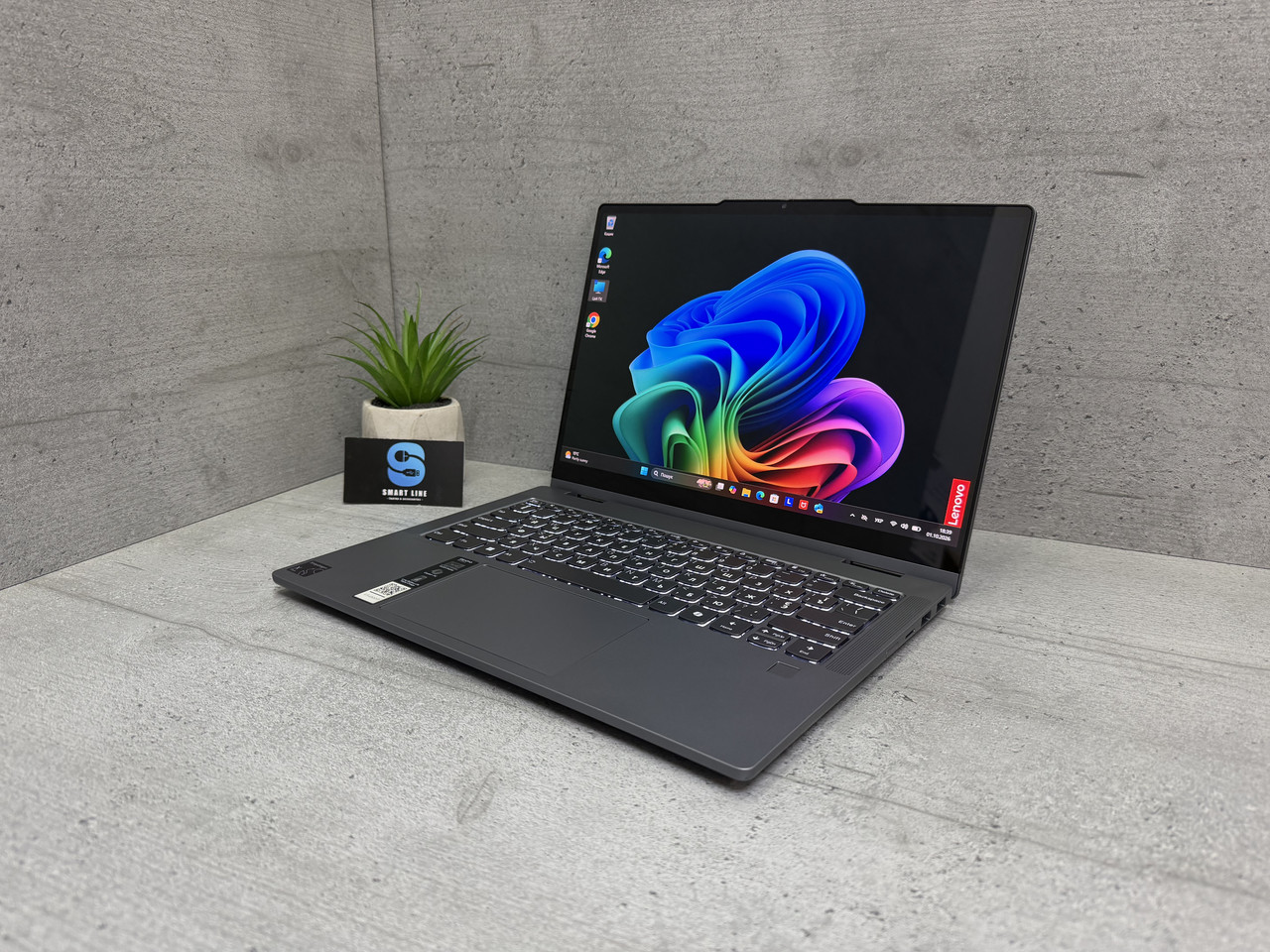 Lenovo IdeaPad 5 14Q8X9 / Snapdragon X Plus X1P-42-100 / Adreno X1-45 / 16GB / SSD 256GB