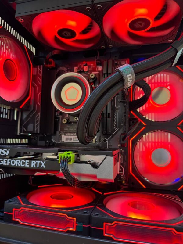 ПК "Strong Qube" / Ryzen 5 8400F / RTX5060 / 32GB DDR5 (ТР)
