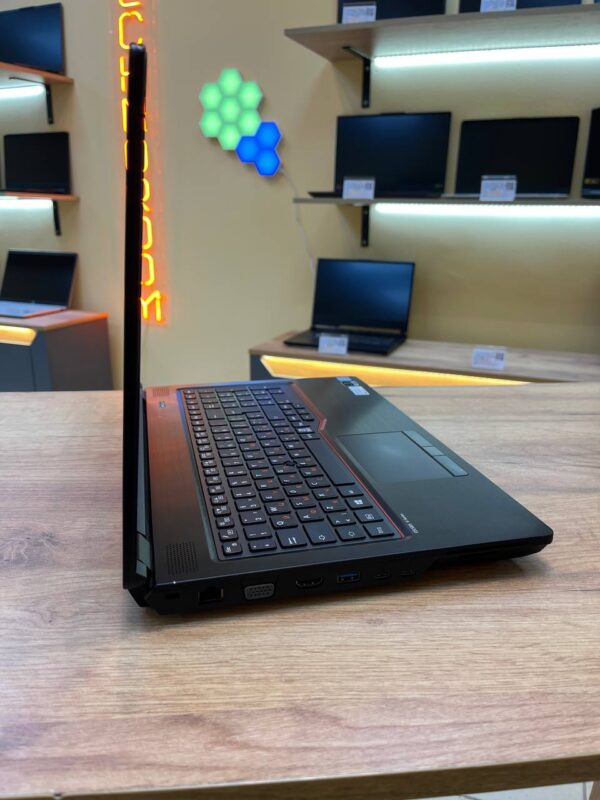 Бізнес ноутбук Fujitsu H780 (ТР)