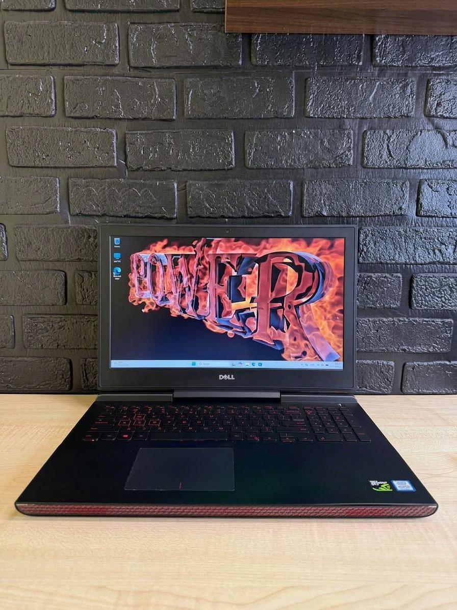 DELL INSPIRON GAMING 15 / i5-7300HQ / GTX 1050 TI / 12GB / SSD 256GB / 60Hz
