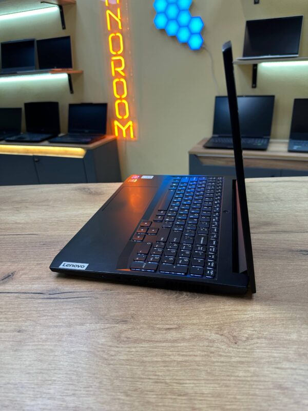 Ігровий ноутбук Lenovo IdeaPad Gaming 3 15IHU6 (ТР)
