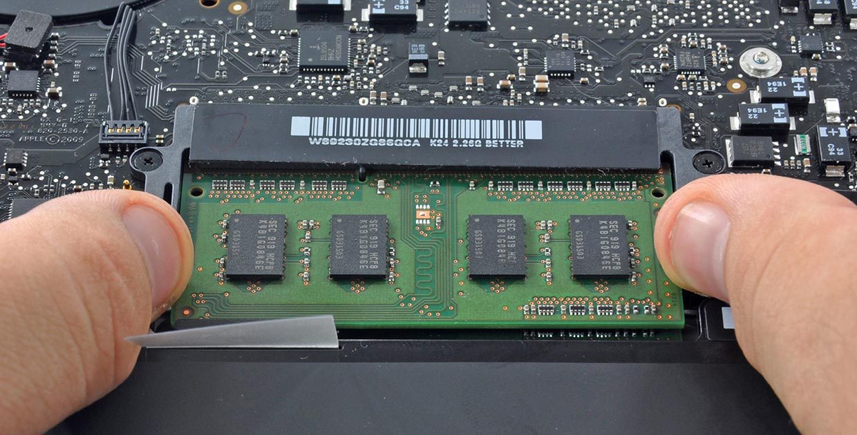 Яка різниця між оперативною DDR4 vs DDR5?