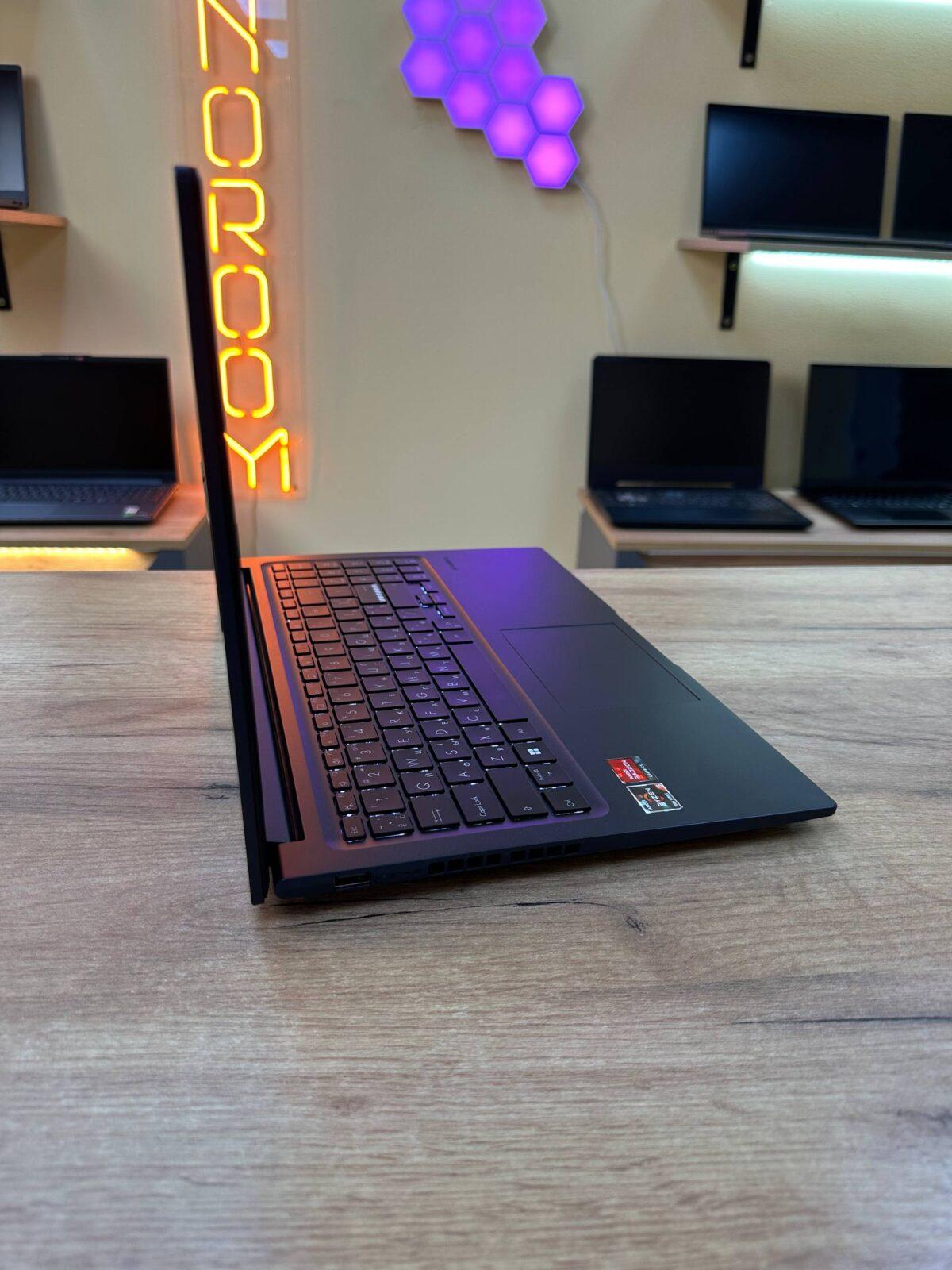ASUS VivoBook M1502 / Ryzen 5 7530U / 16GB DDR4 / SSD 512GB / Radeon Graphics / 15.6" IPS (ТР) - Зображення 4