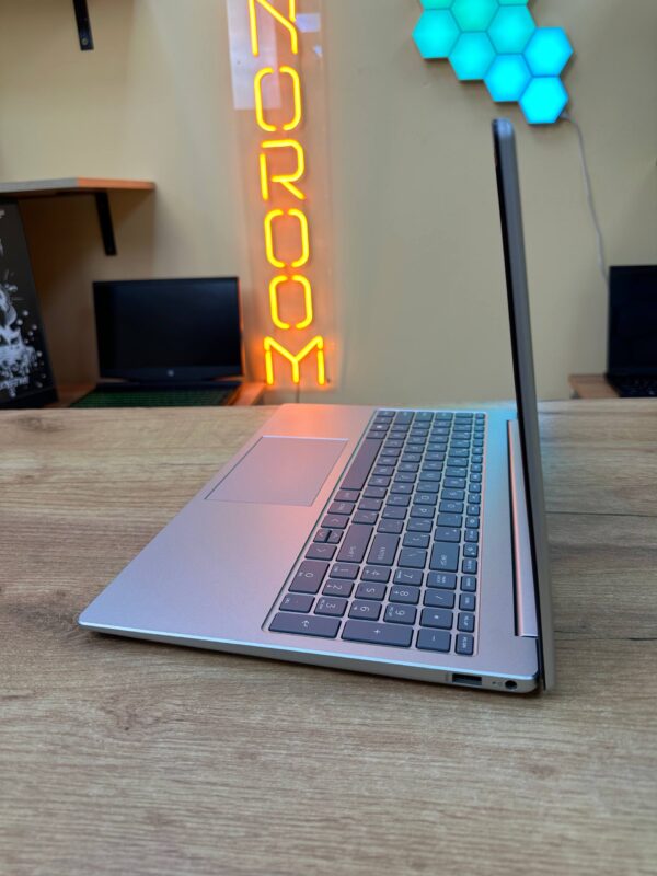 HP Laptop 15-fc0093dx Ryzen 5 7520U 16/256GB — фото 6