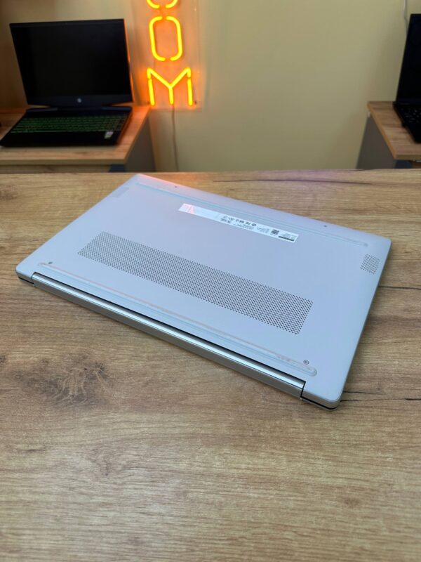 HP Laptop 15-fc0093dx Ryzen 5 7520U 16/256GB — фото 9