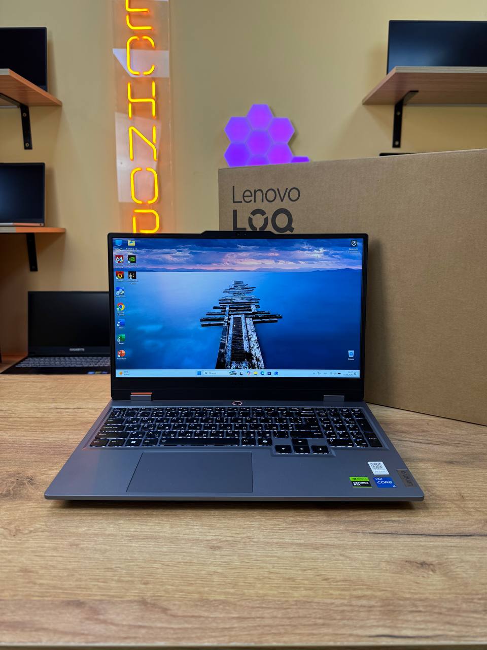 Lenovo LOQ 15IAX9