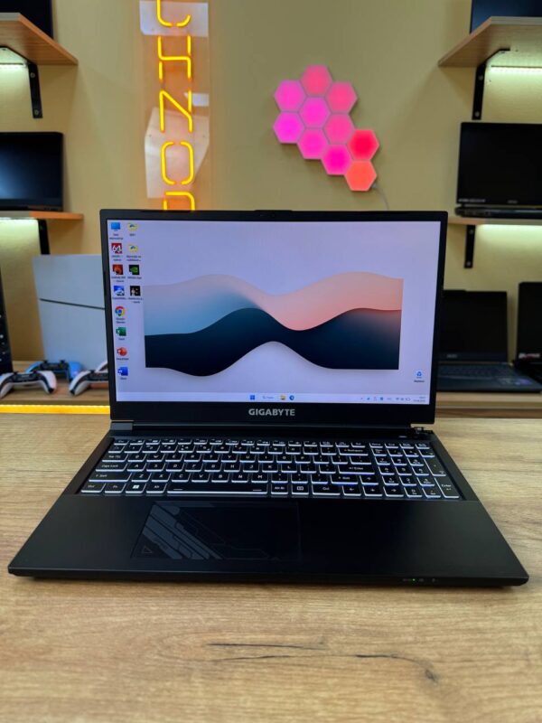 GIGABYTE G5 KF5