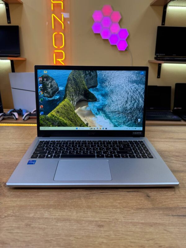 Acer Extensa 15 EX-215-57 — практичний ноутбук із Core i5-13420H, 16 ГБ DDR5 та Full HD IPS-дисплеєм. Модель добре підходить для роботи, навчання, браузера й мультимедіа, а ноутбук у ТехноРум доступний у стані, близькому до ідеального.