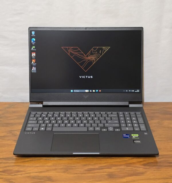 HP Victus 16-r0073cl