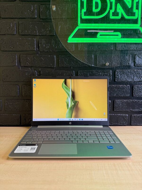 HP 15-dy2000 / Intel UHD / 8GB / SSD 256GB