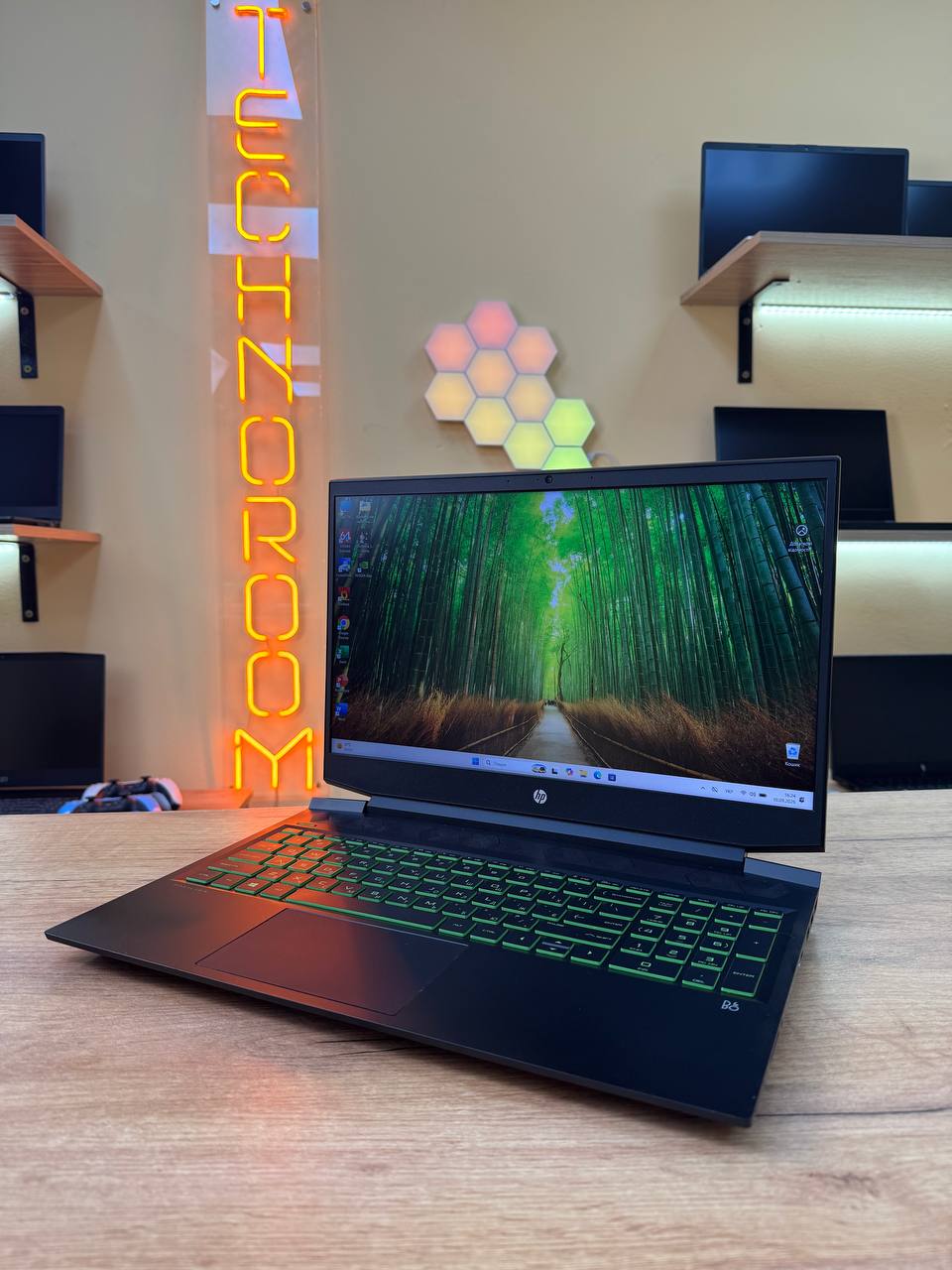 HP Pavilion 16 / i5-10300H / GTX 1660 TI / 16GB / SSD 512GB / 144Hz — фото 2