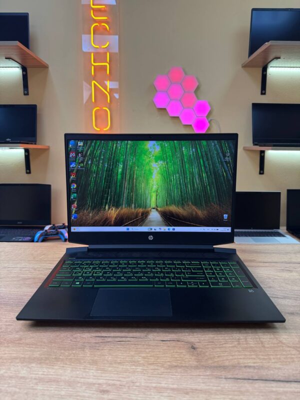 HP Pavilion 16 / i5-10300H / GTX 1660 TI / 16GB / SSD 512GB / 144Hz