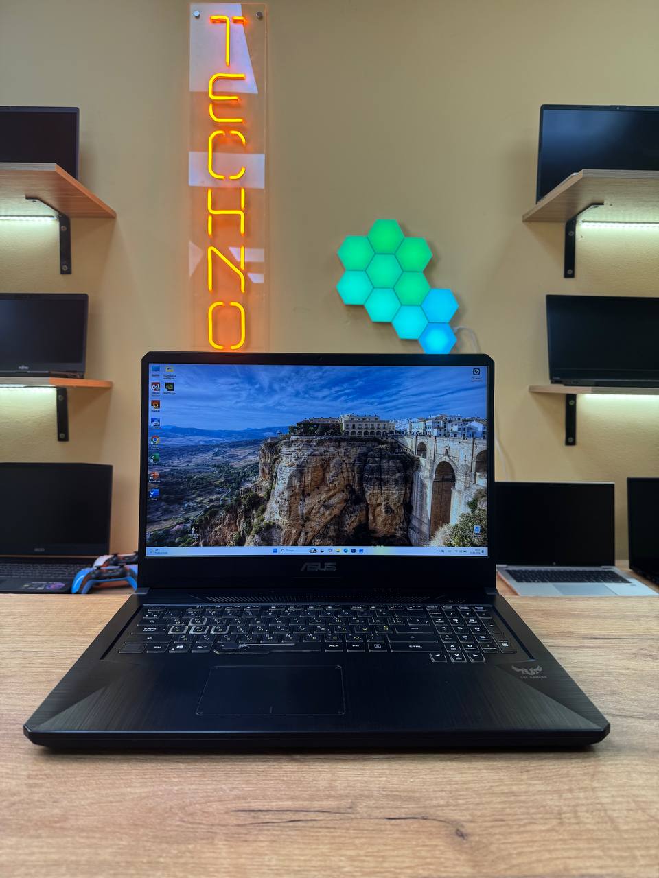 ASUS TUF Gaming 17 / Ryzen 5 3550H / GTX 1650 / 16GB / SSD 256GB / 60Hz