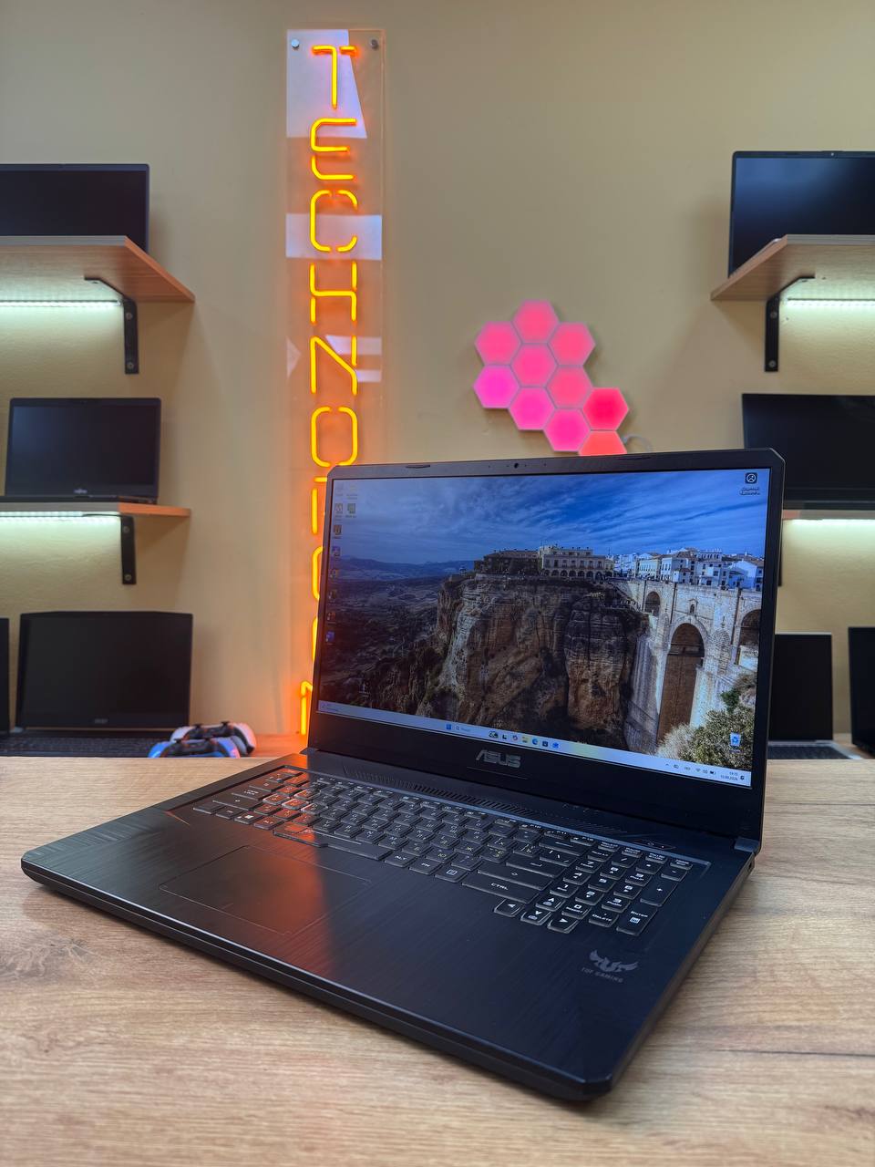 ASUS TUF Gaming 17 / Ryzen 5 3550H / GTX 1650 / 16GB / SSD 256GB / 60Hz — фото 2