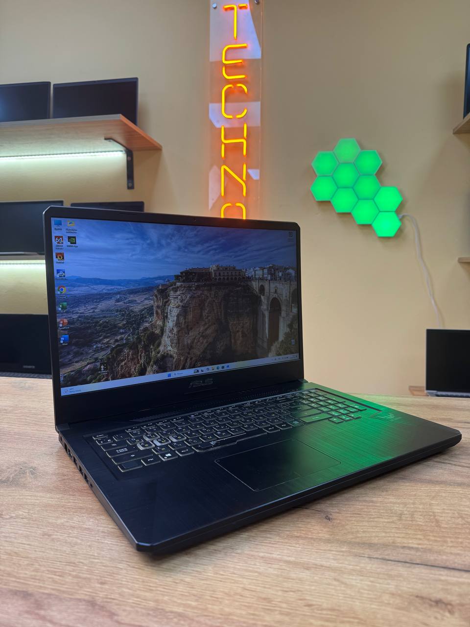 ASUS TUF Gaming 17 / Ryzen 5 3550H / GTX 1650 / 16GB / SSD 256GB / 60Hz — фото 6