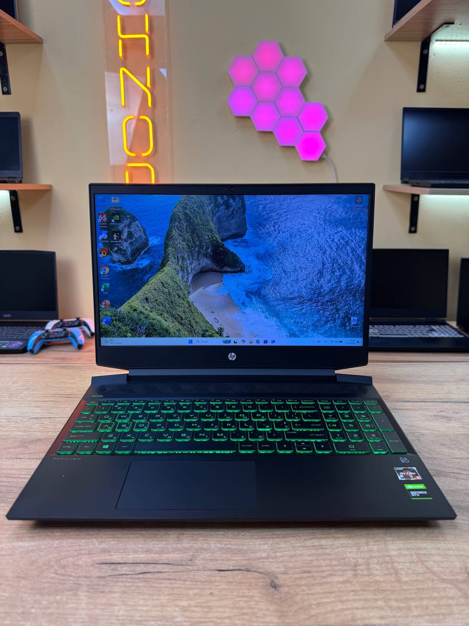 HP Pavilion 15 / Ryzen 5 3550H / GTX 1650 / 16GB / SSD 1024GB / 60Hz