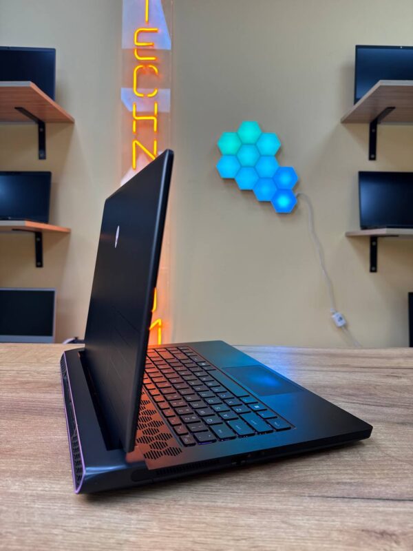 Alienware M15 / Ryzen 9 5900HX / RTX 3070 / 16GB / SSD 512GB / 240Hz — фото 5