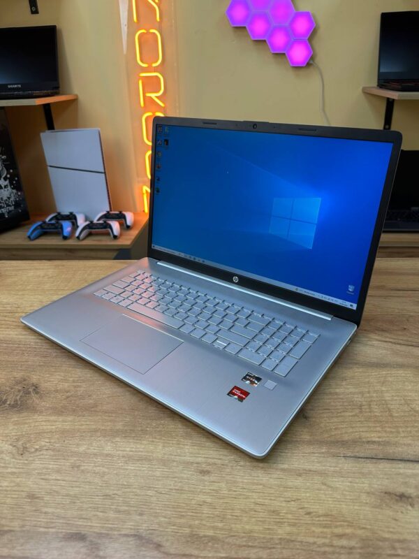 HP Laptop 17 / Ryzen 3 7320U / Radeon Graphics / 8GB / SSD 512GB — фото 3