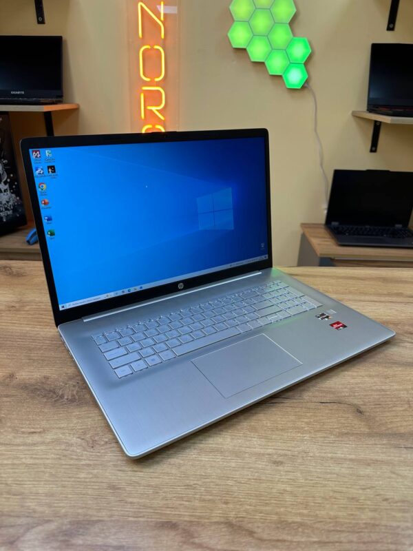 HP Laptop 17 / Ryzen 3 7320U / Radeon Graphics / 8GB / SSD 512GB — фото 2