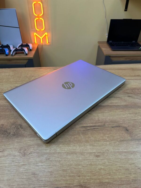 HP Laptop 17 / Ryzen 3 7320U / Radeon Graphics / 8GB / SSD 512GB — фото 7