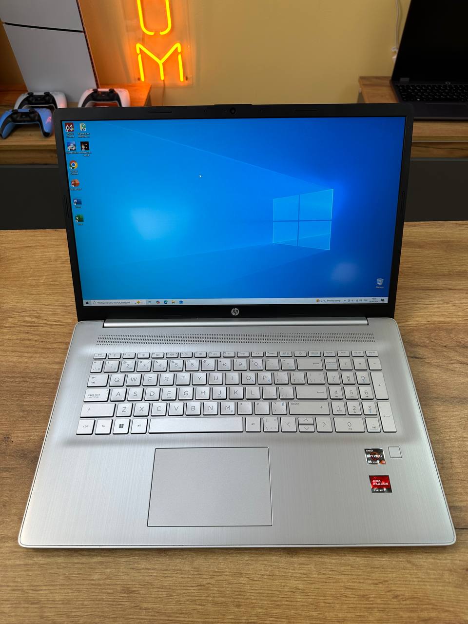 HP Laptop 17 / Ryzen 3 7320U / Radeon Graphics / 8GB / SSD 512GB — фото 6