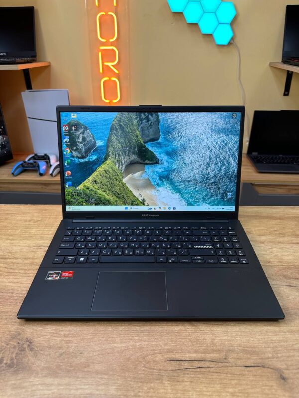 ASUS VivoBook E1504FA / Ryzen 5 7520U / Radeon Graphics / 16GB / SSD 256GB
