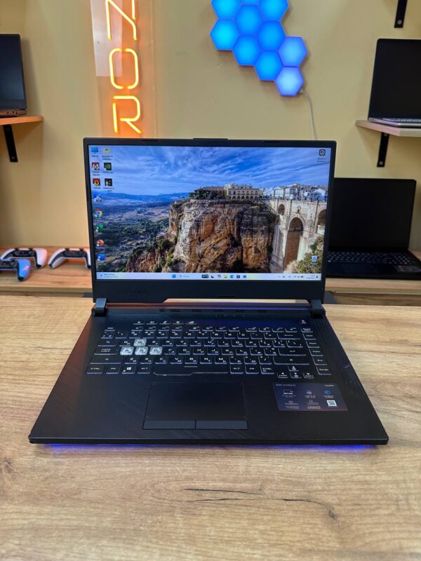 Asus ROG Strix G15 G531GT / i5-9300H / GTX 1650 / 16GB / SSD 256GB