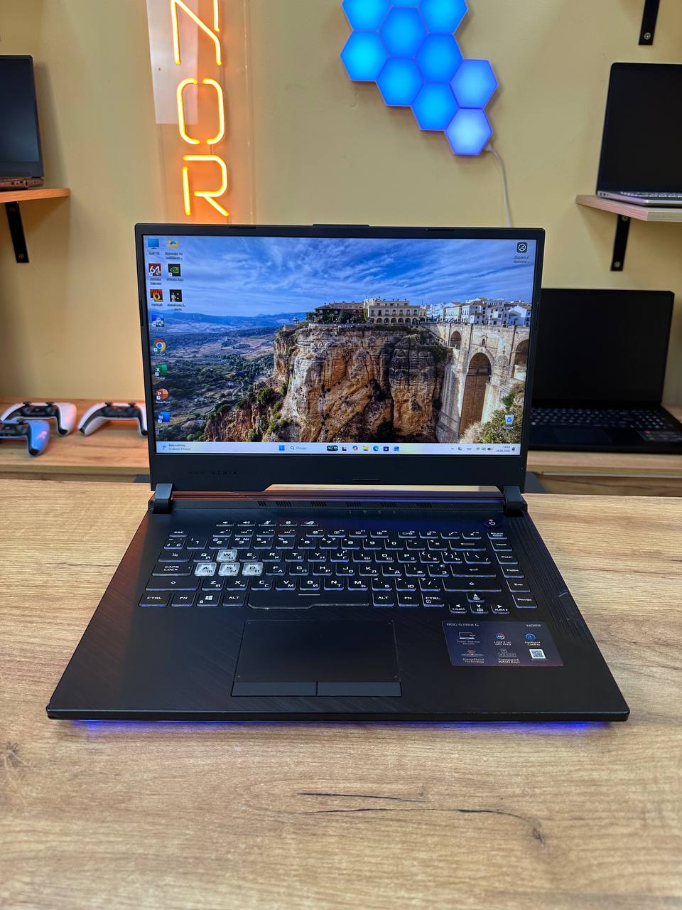 Asus ROG Strix G15 G531GT / i5-9300H / GTX 1650 / 16GB / SSD 256GB
