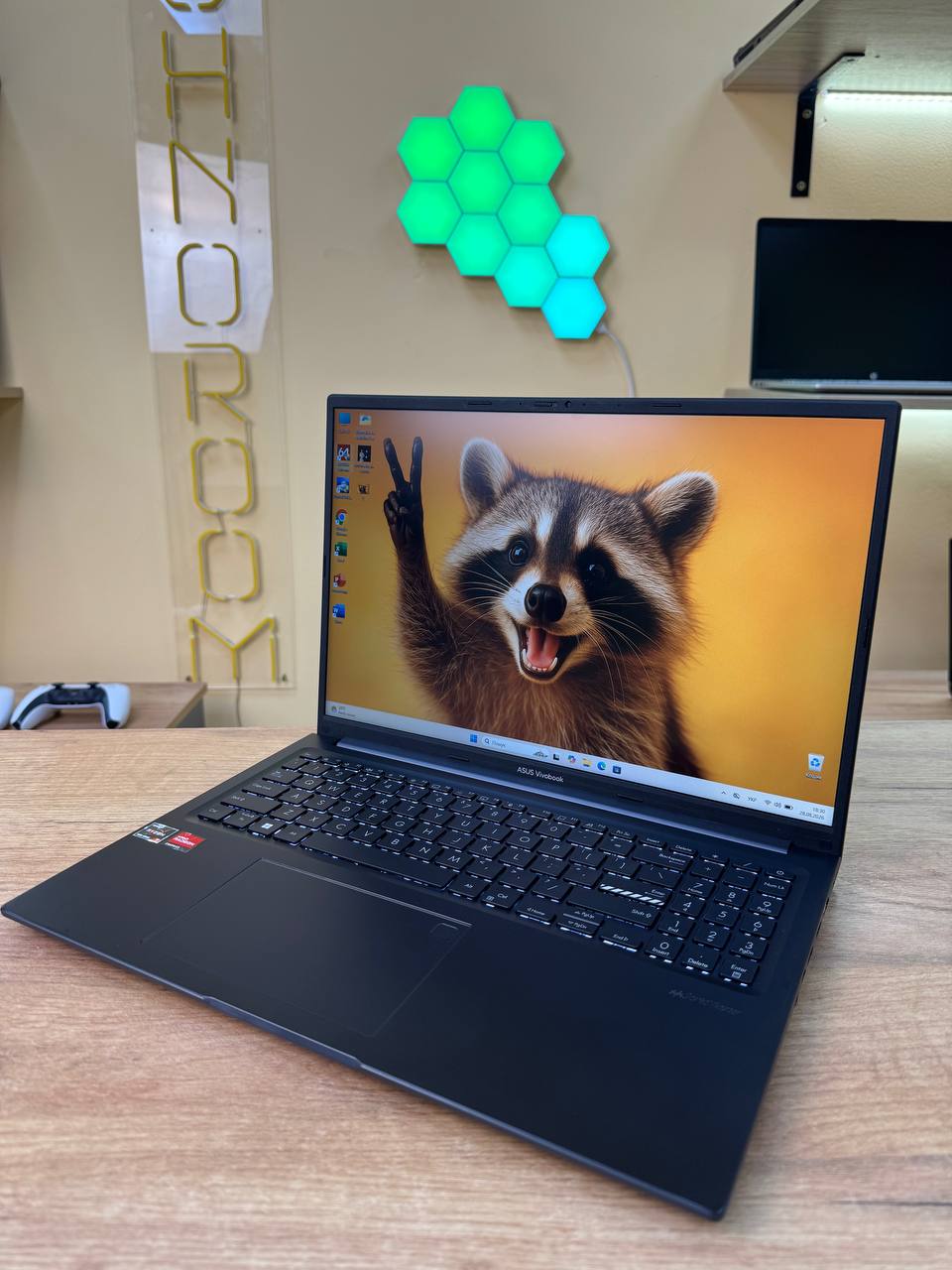 ASUS VivoBook 16 / Ryzen 7 7730U / Radeon Graphics / 16GB / SSD 256GB / 60Hz — фото 2