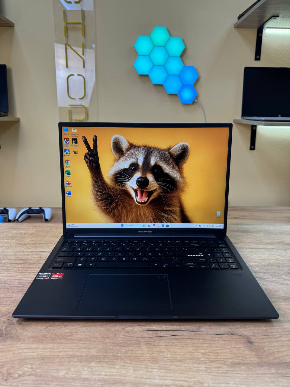 ASUS VivoBook 16 / Ryzen 7 7730U / Radeon Graphics / 16GB / SSD 256GB / 60Hz
