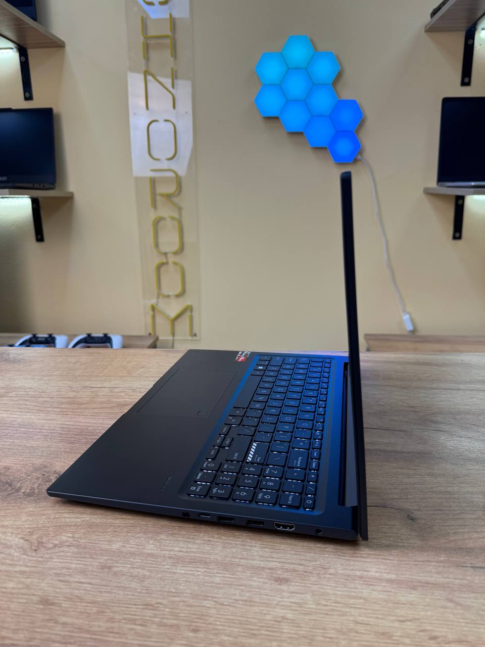 ASUS VivoBook 16 / Ryzen 7 7730U / Radeon Graphics / 16GB / SSD 256GB / 60Hz — фото 6