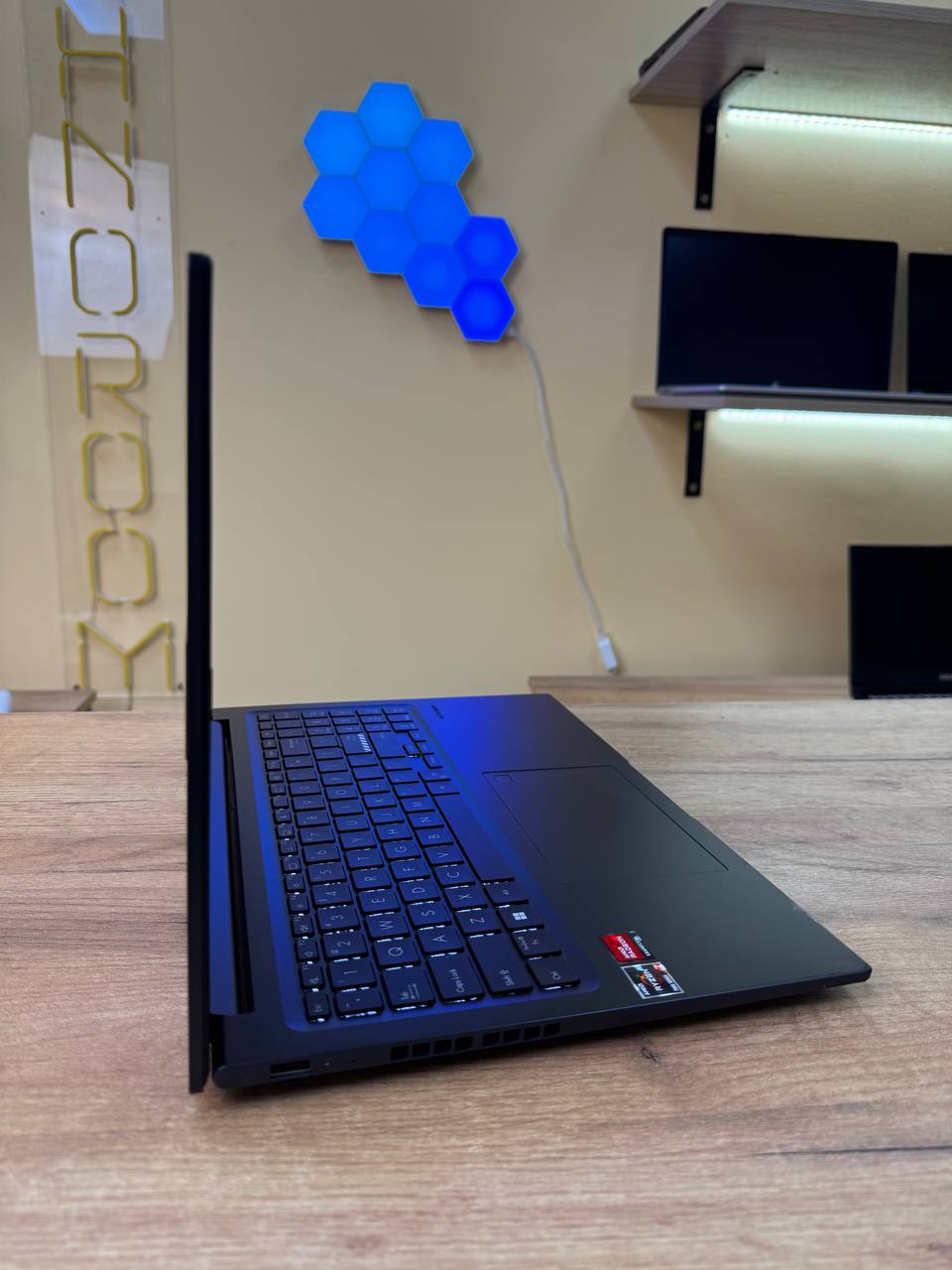 ASUS VivoBook 16 / Ryzen 7 7730U / Radeon Graphics / 16GB / SSD 256GB / 60Hz — фото 4
