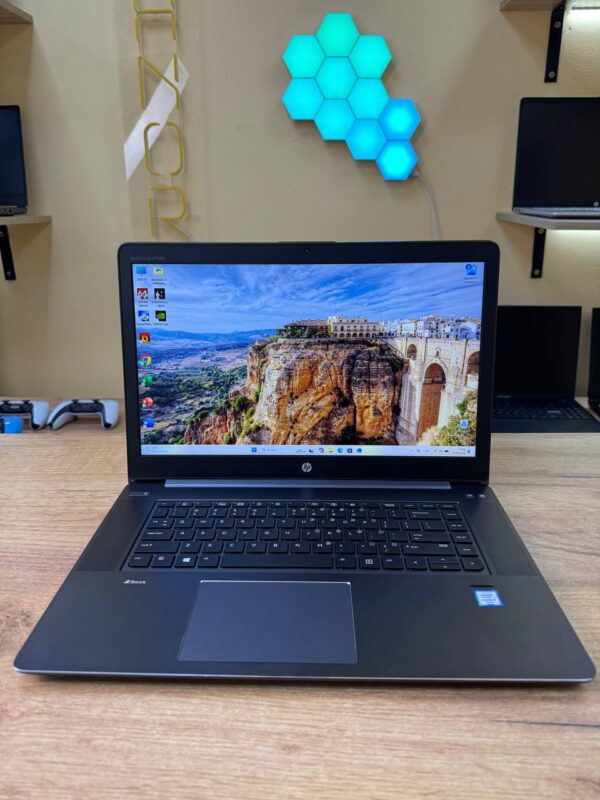 HP ZBook Studio G3 / i7-6700HQ / 16GB / SSD 512GB / 60Hz