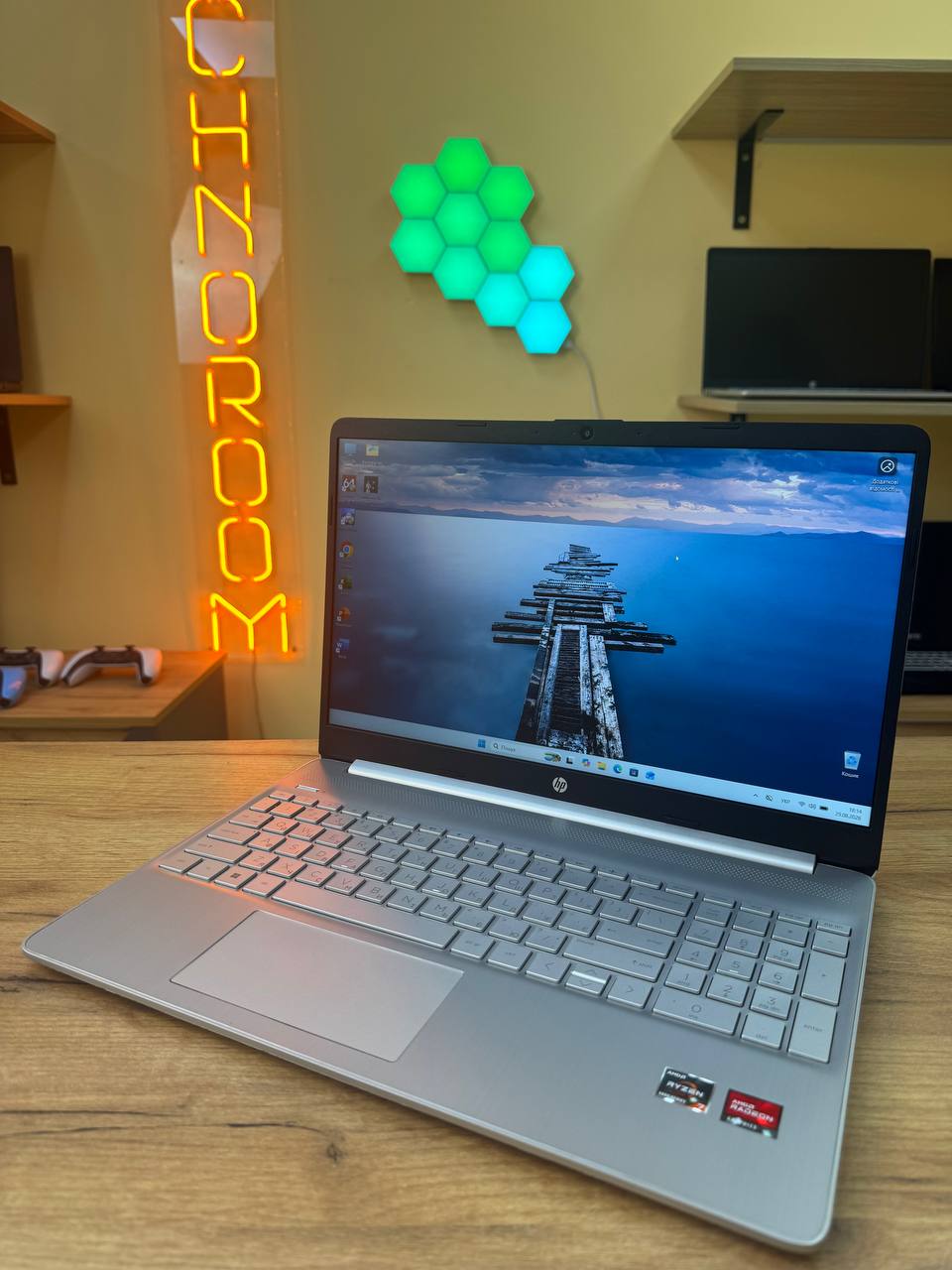 HP Laptop 15 / Ryzen 7 5700U / Radeon Graphics / 16GB / SSD 512GB / 60Hz — фото 2