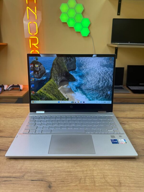 HP Pavilion x360 / Intel Iris Xe / 16GB / SSD 256GB / 60Hz