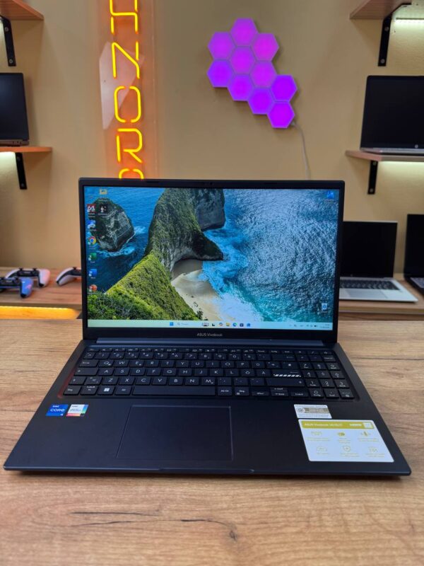ASUS Vivobook 15 / i5-1335U / Intel Iris Xe / 16GB / SSD 512GB / 60Hz