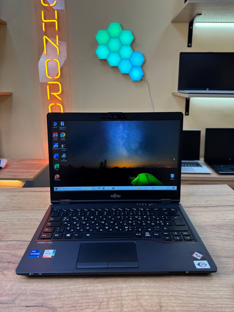 Fujitsu LIFEBOOK U7311 / Intel Iris Xe / 16GB / SSD 256GB / 60Hz