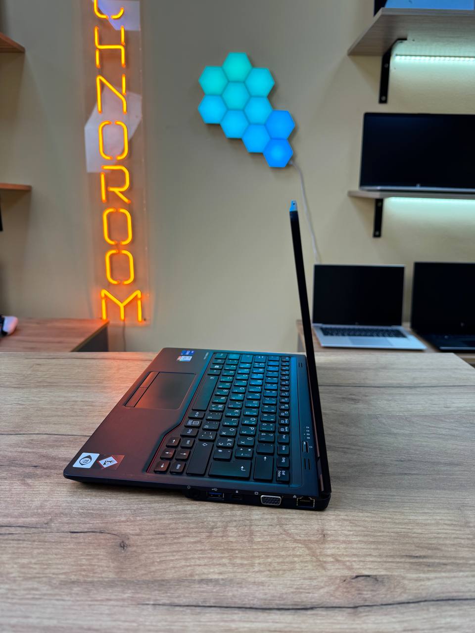 Fujitsu LIFEBOOK U7311 / Intel Iris Xe / 16GB / SSD 256GB / 60Hz — фото 6